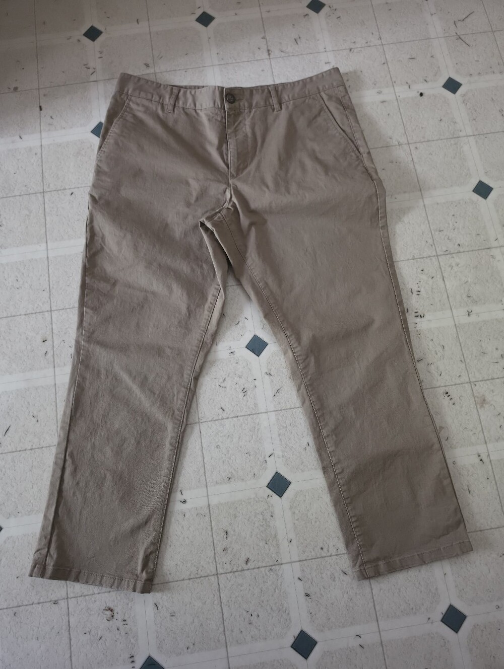 Under 510 Flex Almond Chino Pants. 34x26
